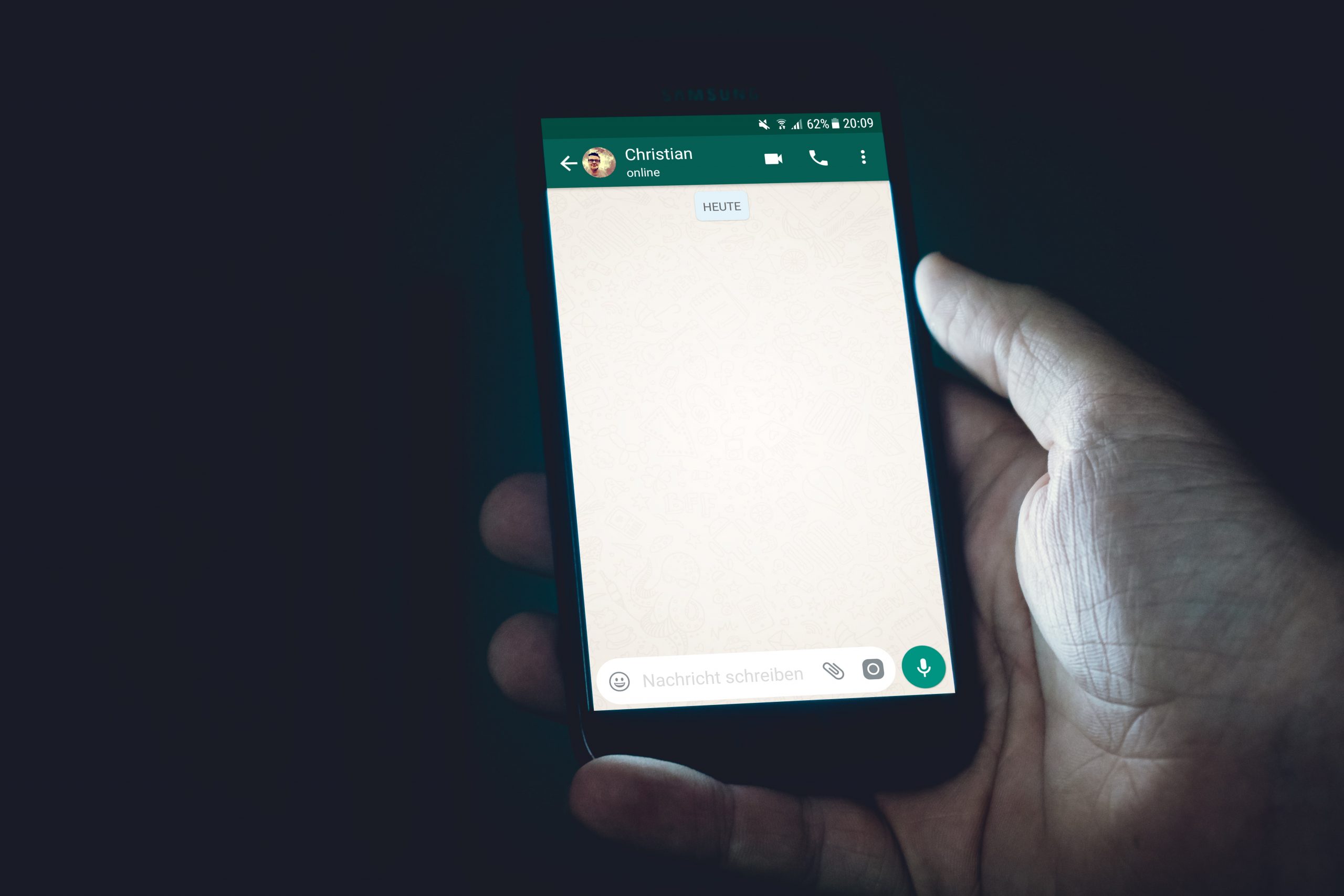 WhatsApp for Android gets Facebook Messenger Rooms integration with the beta update