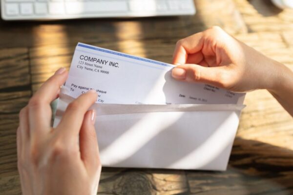 Online Schools That Give Refund Checks and Laptops