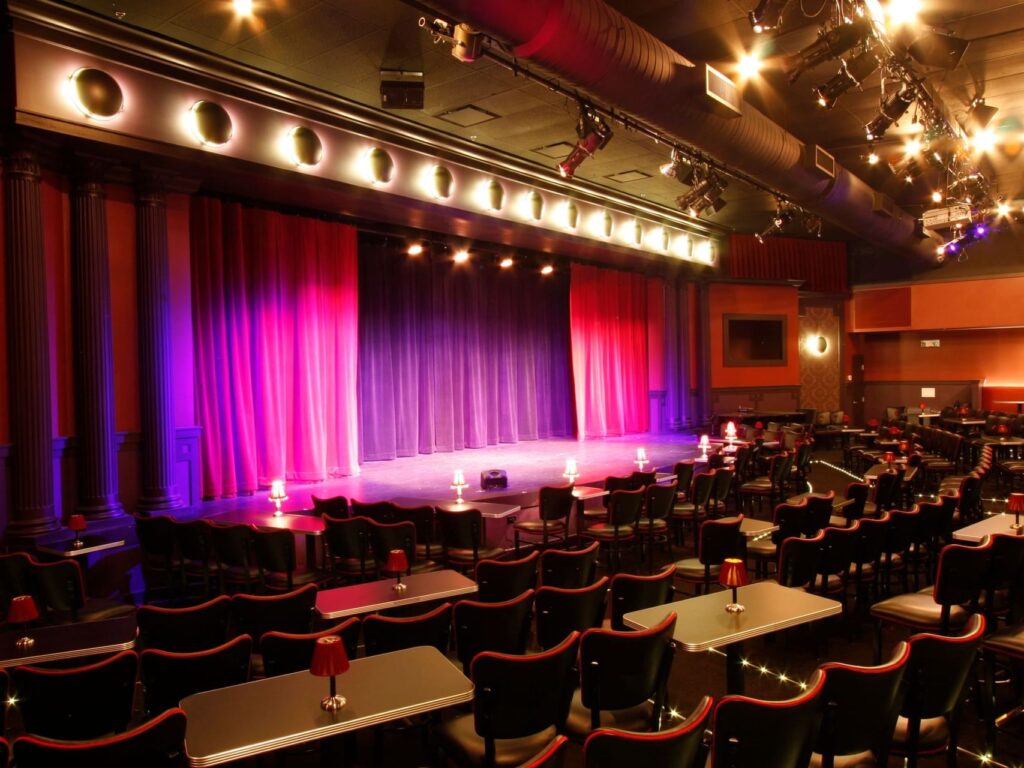 Best Stand Up Comedy Courses to Take 3 The Second City